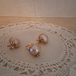 Elegant Gold and Pearl Jewelry Set